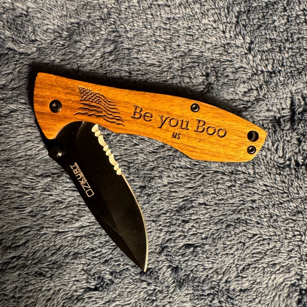 Hunter Black and Tan Folding Knife